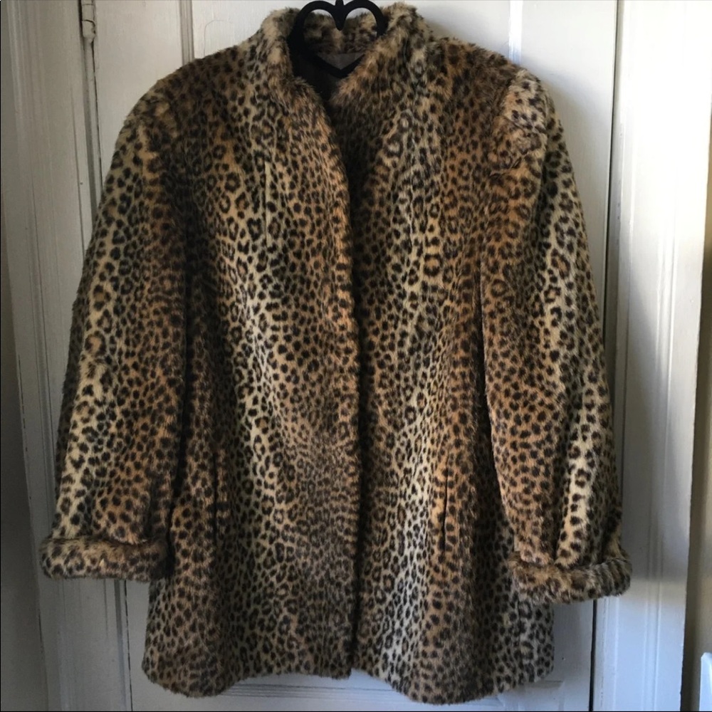 Faux fur leopard print vintage coat